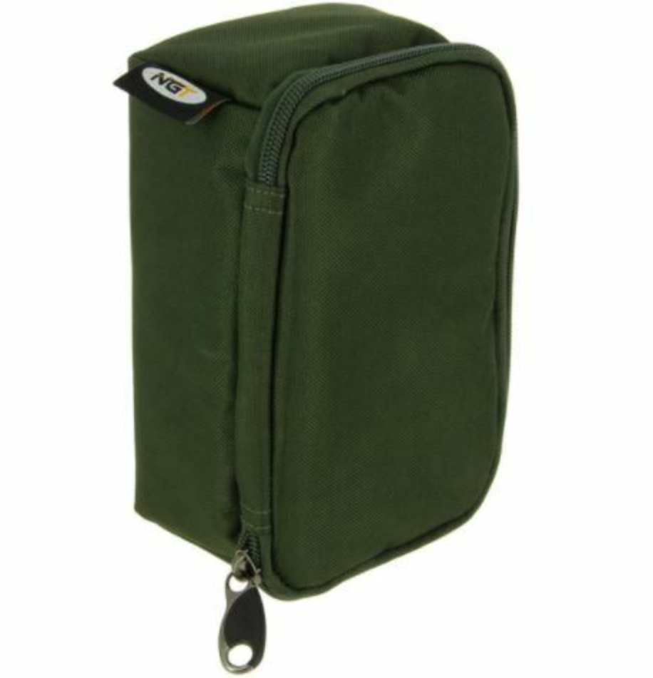 Three-way lead bag.
Two removable material dividers.
Ideal for storing leads and other fishing accessories.
Size 18 x 12.5 x 8cm
Brand: NGT.